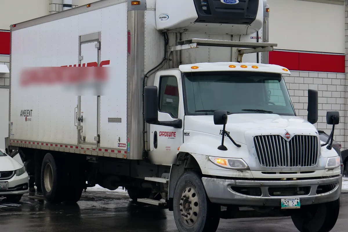 Box Truck Freight service with a real box truck